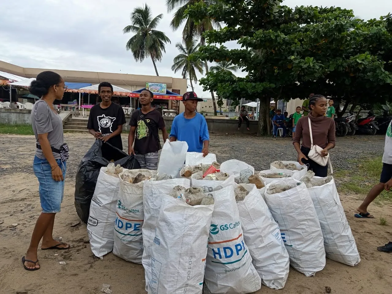 Clean Relay J20 — Cleaning Miami Beach for NGO JADE's 20th Anniversary
