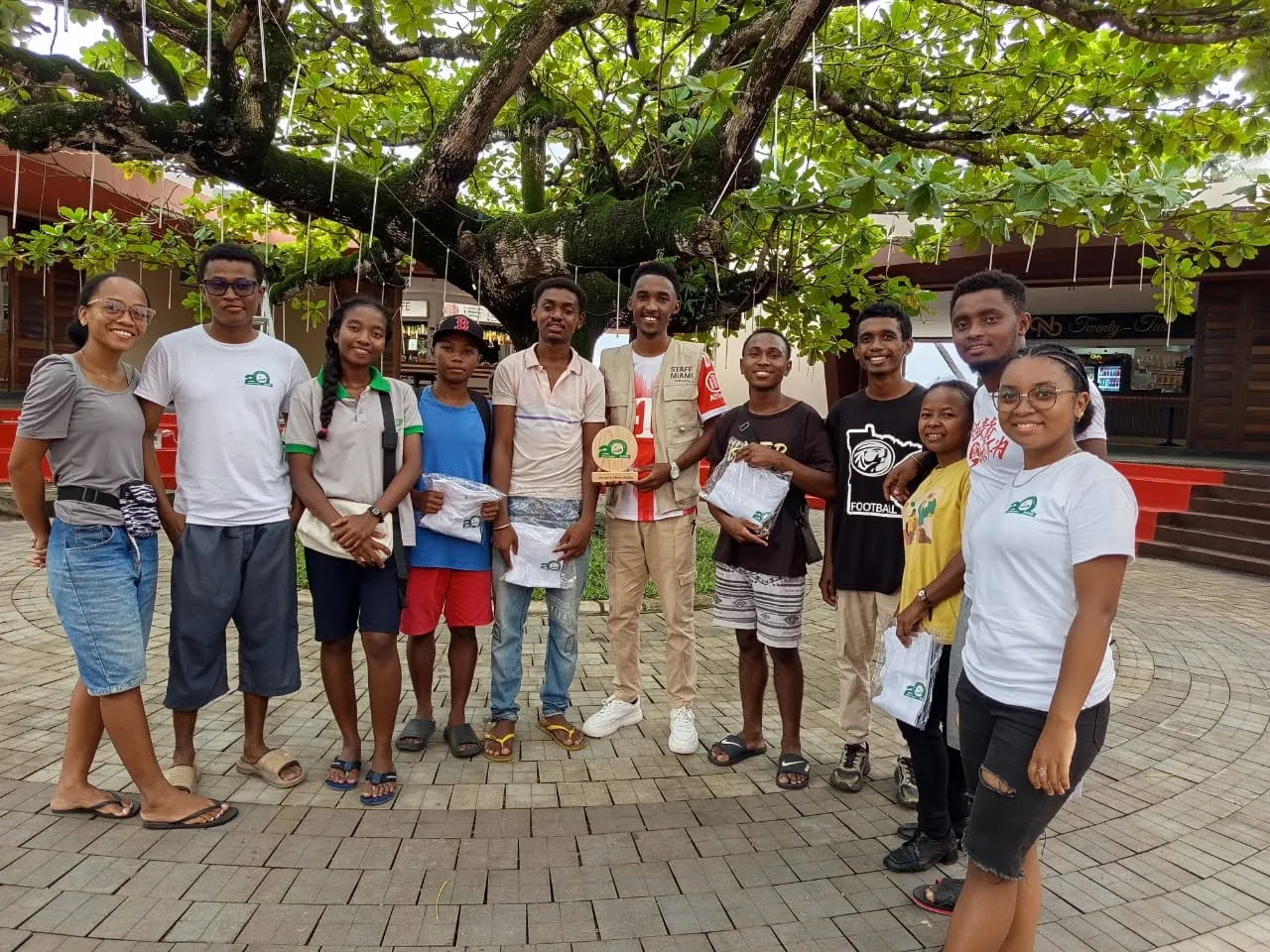 Clean Relay J20 — Cleaning Miami Beach for NGO JADE's 20th Anniversary
