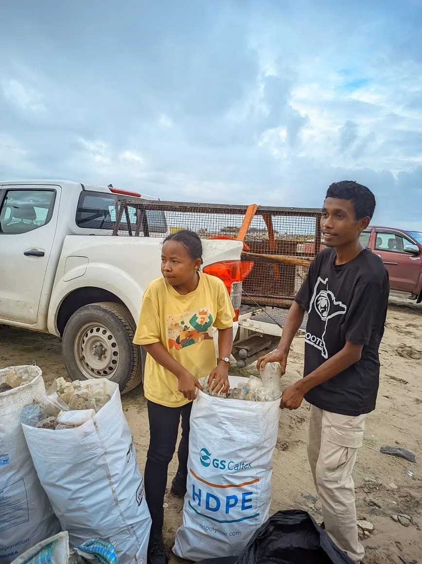 Clean Relay J20 — Cleaning Miami Beach for NGO JADE's 20th Anniversary